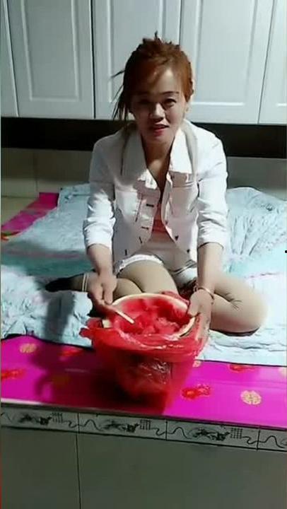 吃瓜导致嗓子疼,警惕夏日“清凉陷阱”