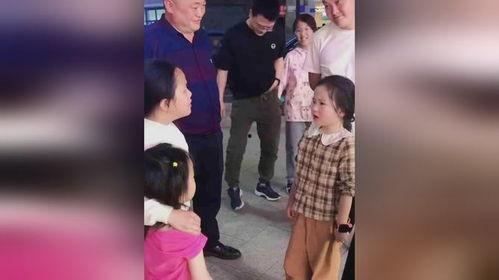 吵架小孩吃瓜视频,吵架小孩吃瓜视频引发热议