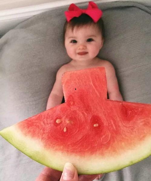 夏天孩子吃瓜群众,夏日儿童瓜果盛宴