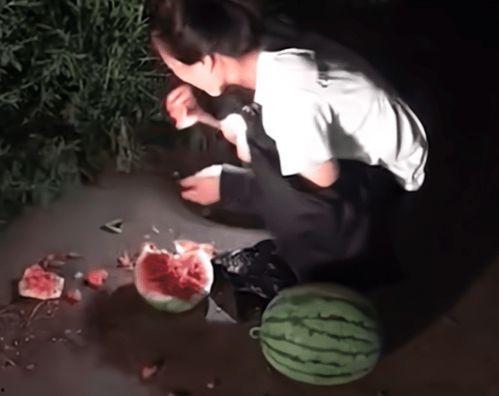 偷瓜吃原创视频,一场欢乐的夏日冒险