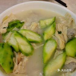 酒店吃瓜的图片高清,捕捉美食与休闲的完美融合