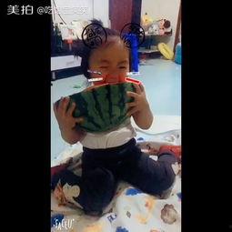 宝宝吃酥瓜搞笑,笑料连连，萌态十足！