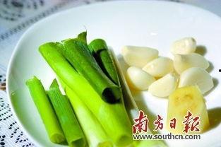 彭青医专吃瓜,揭秘校园热点事件背后的真相