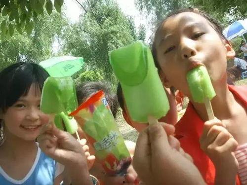 吃瓜少女魏淑芬吃雪糕,甜蜜滋味诠释生活小确幸
