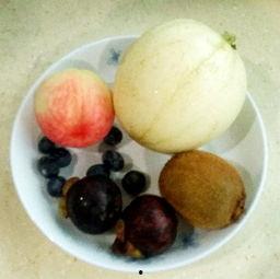 吃蜜瓜幼儿可以吃吗,适宜与否的探讨