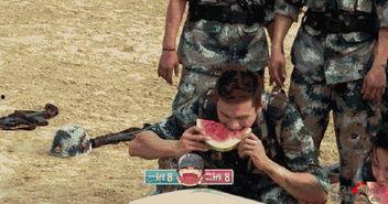 豪放的吃瓜,吃瓜群众狂欢记