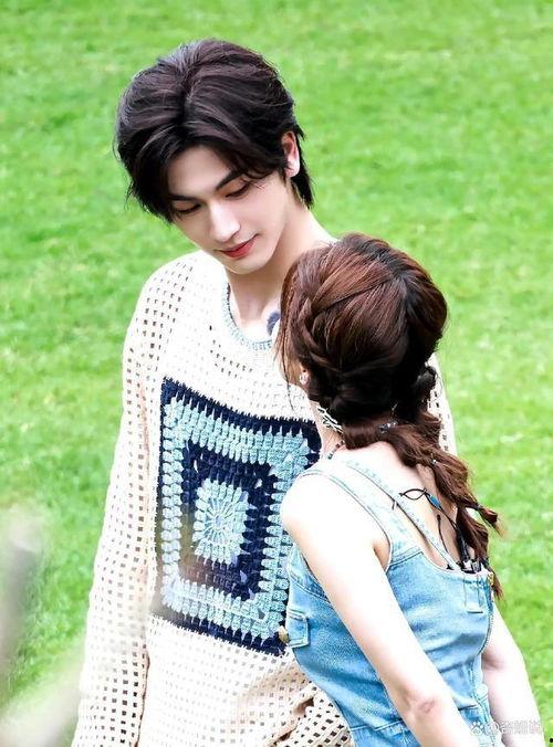 张凌赫吃瓜白鹿