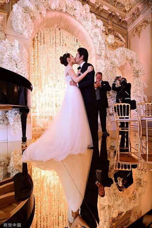 吃瓜婚礼现场放,吃瓜群众见证的浪漫婚礼现场