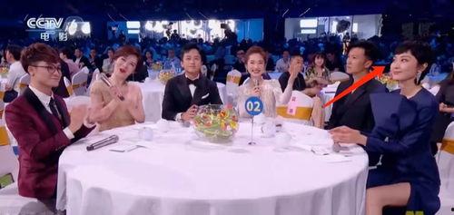 中秋晚会变吃瓜现场,意外笑料频出，观众笑翻天